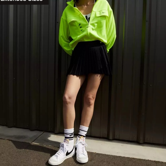 Women’s Nike Blazer Mid ‘77s - Picture 2 of 13